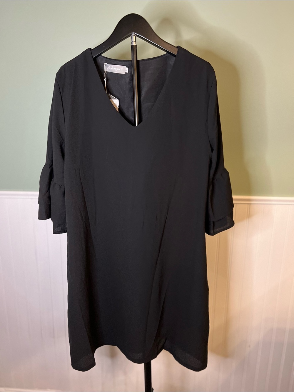 NWT- Belongsci Everyday Black V-Neck Ruffle Long Sleeve Shift Dress. Size L